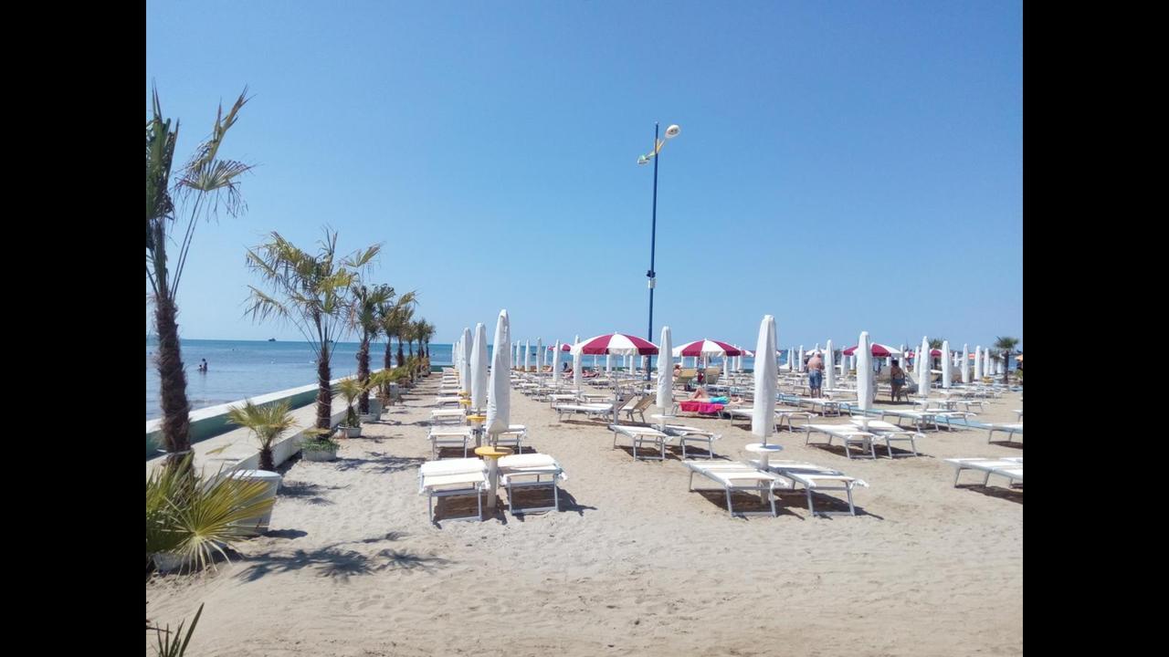 Maksimilian Apartament Durres Exterior photo